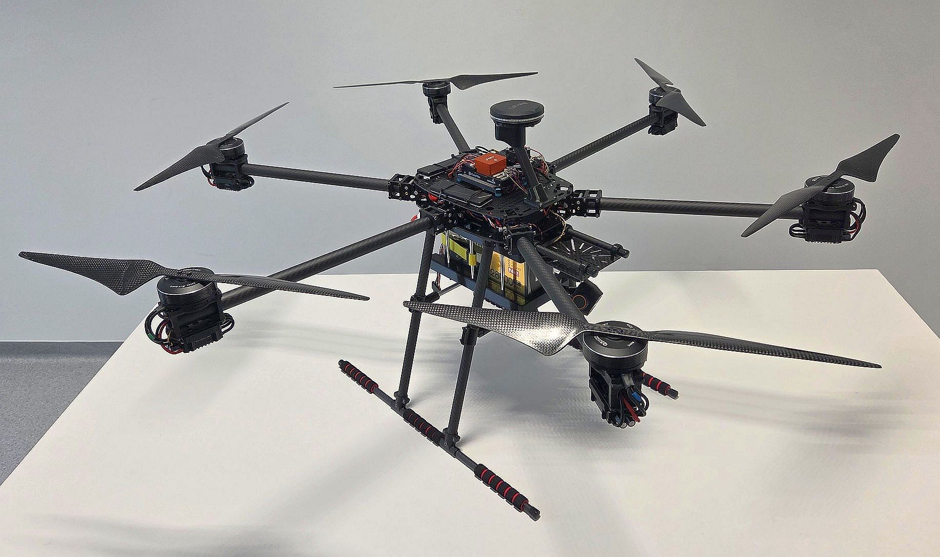 Im Projekt MobiRobAI entwickelter Hexakopter